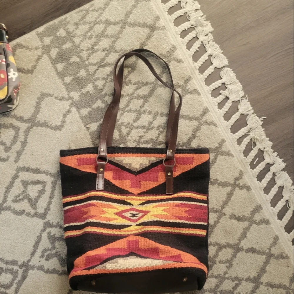 Tote - Picture 1 of 4